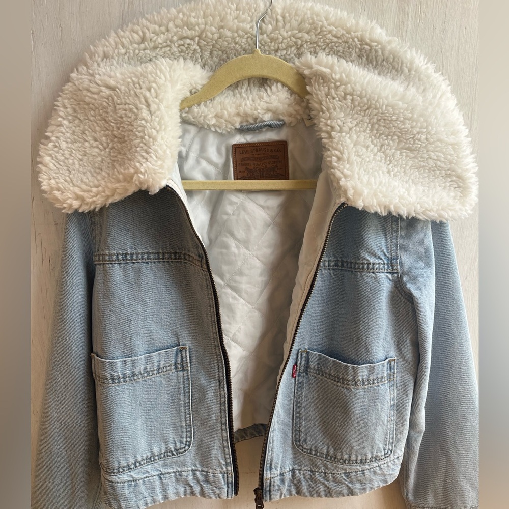 LEVI"S Retro Faux Fur Trim Zip-Up Denim Trucker Jacket - Picture 13 of 13